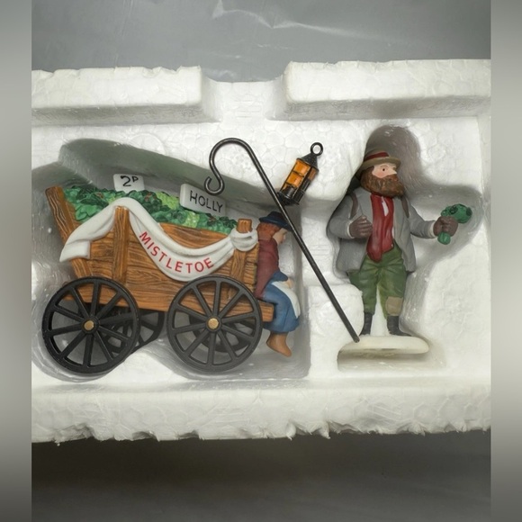 Department 56 Lot Of 3 Chelsea Market Monger Cart Mistletoe Curiosities Flower - Picture 9 of 11
